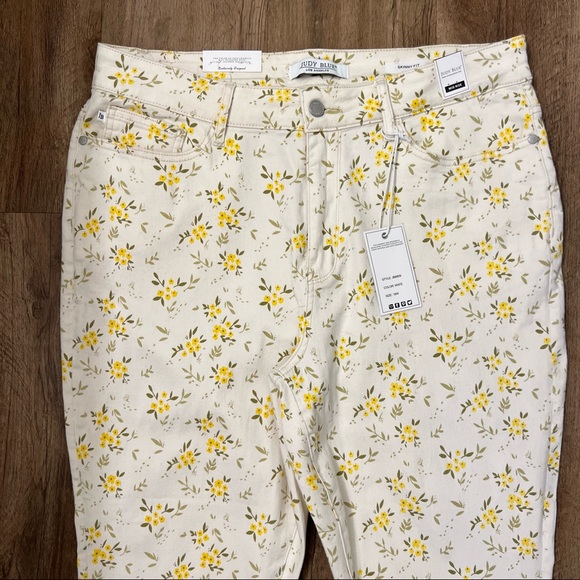 Judy Blue Golden Meadow Floral Skinny Jeans - Picture 10 of 13